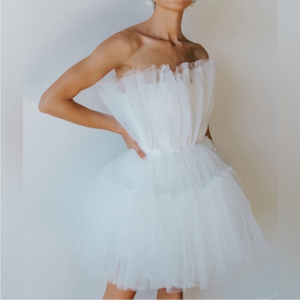 Untamed Petals Arlington Pearl Mini in White
